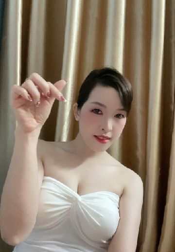 Mimi from Vietnam, online now